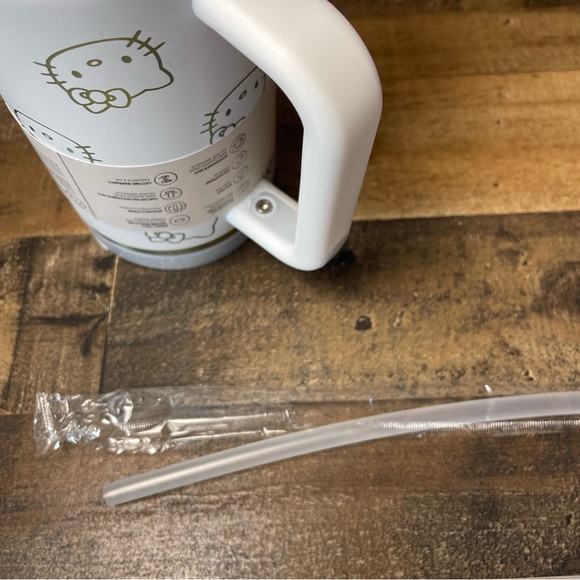 Hello Kitty Quencher H2.0 Tumbler NEW WITH BOX - Picture 4 of 4